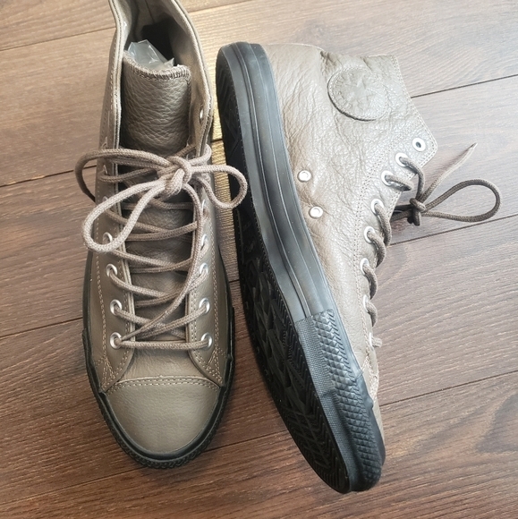 UNISEX Leather Converse - Picture 3 of 13